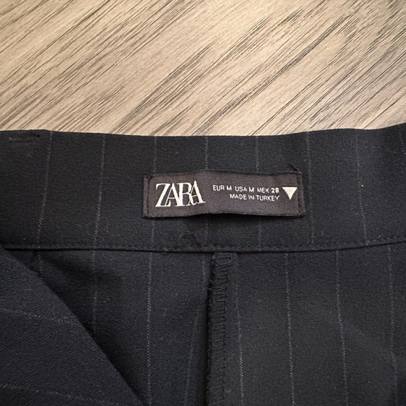 Zara Black mini  skirt with pocket details - Picture 4 of 5